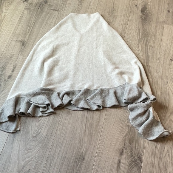 3/$35 Two-tone Gray Frilly Poncho - Picture 5 of 6